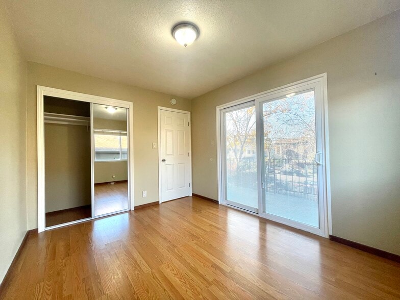 Building Photo - 2217 9th St