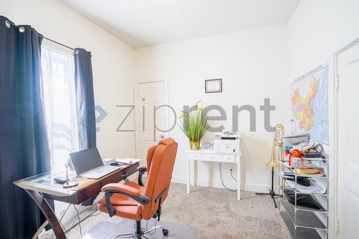 Building Photo - Unit A