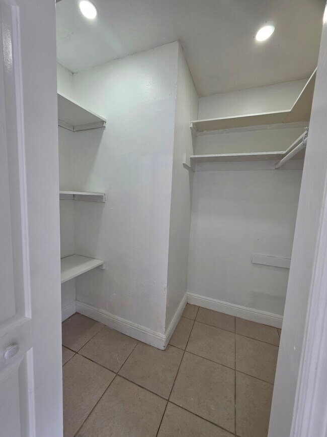 Building Photo - 681 SW 29th Ter