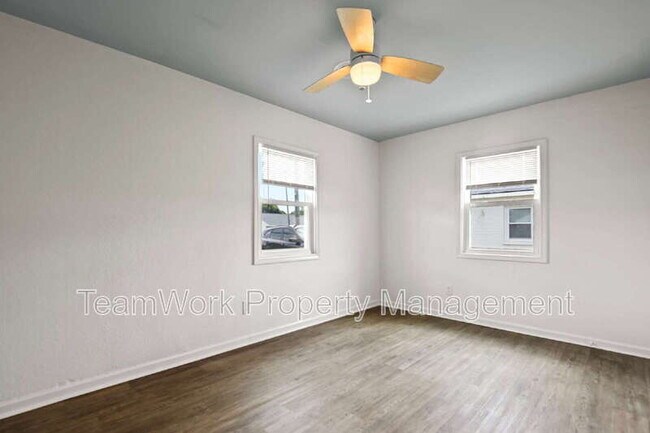 Building Photo - 3033 Azalea Dr