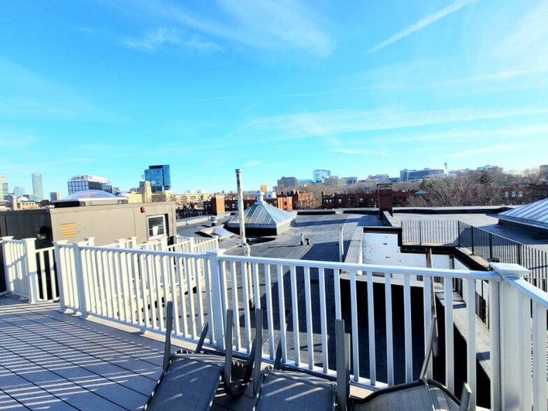 Building Photo - 1056 Beacon St
