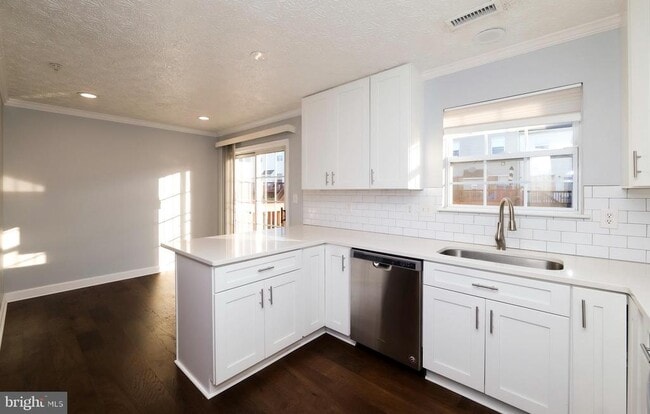 Building Photo - 3317 Hibiscus Ct