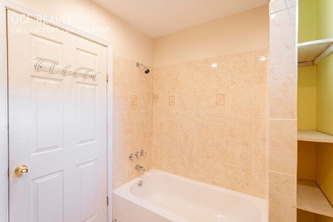 Building Photo - 1532 Christian St