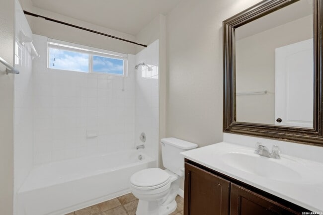 Building Photo - 226 Goldenrod Dr