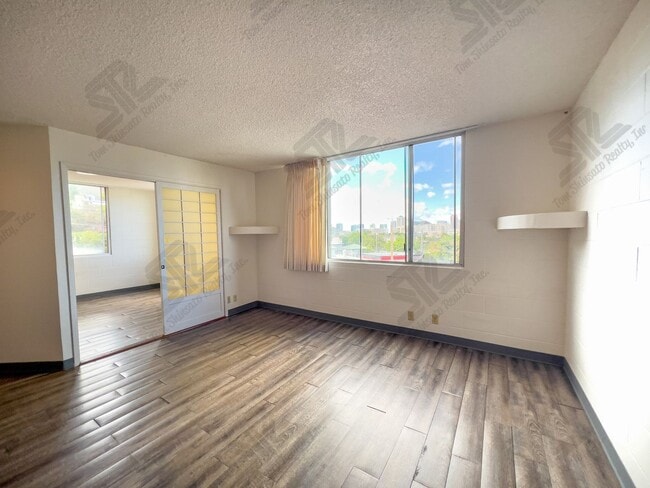 Building Photo - 1 bedroom , 1 bathroom, 1 Parking in Build...