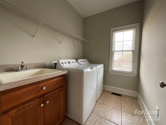 Building Photo - 3100 Sea Island Ln