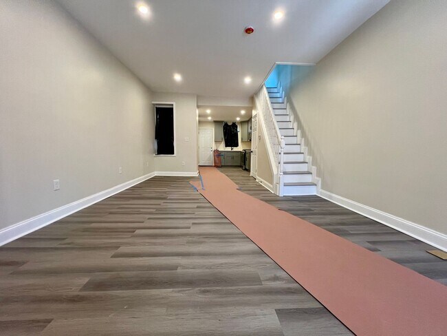 Building Photo - Newly Renovated 3-Bedroom Townhome in Cobb...