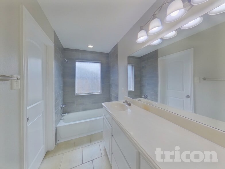 Building Photo - 804 Rambling Ct