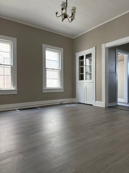 Building Photo - 1363 Capouse Ave
