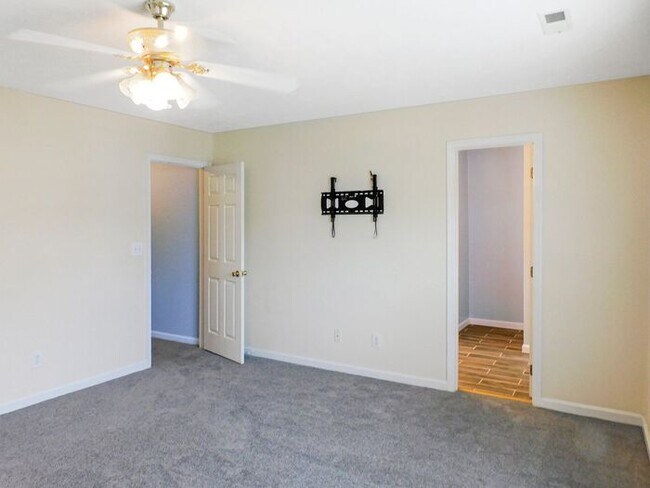 Building Photo - Colonial with Sunroom and Finished Basement