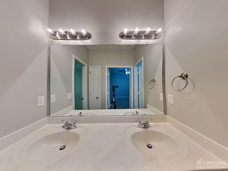 Building Photo - 205 Marino Pl