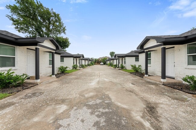 Building Photo - 4120 Linn St