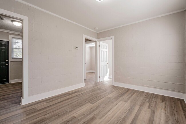 Building Photo - Charming Apartment Downtown Columbia - Housing Vouchers Accepted!