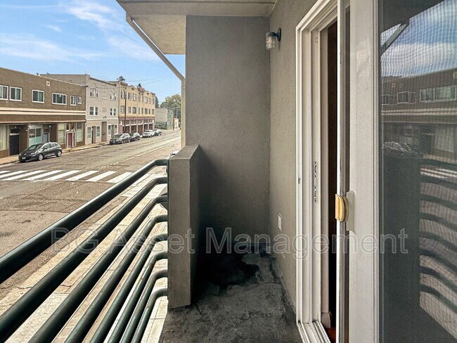 Building Photo - 1459 MacArthur Blvd