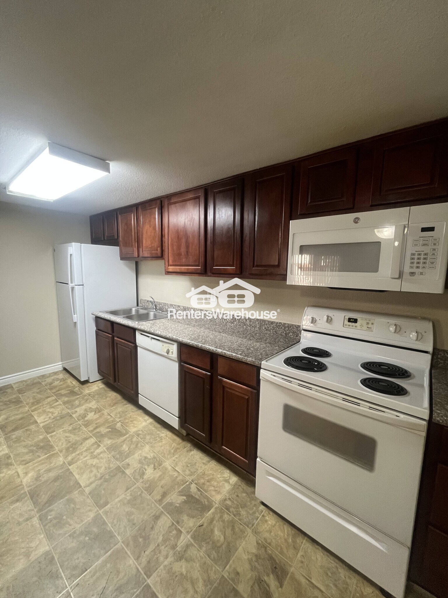Building Photo - 5026 River Glen Dr