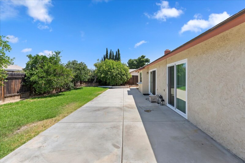 Building Photo - 11261 Cochran Ave