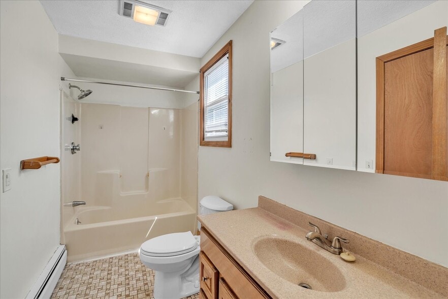 Bathroom - 1 Metcalf Ave