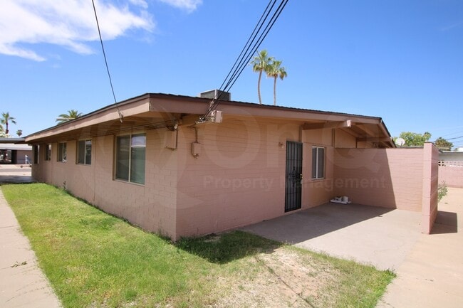 Building Photo - 3207 N 67th Pl