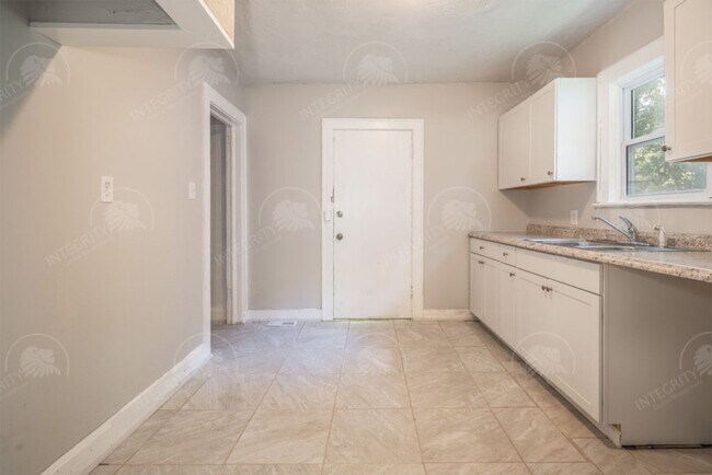 Building Photo - 5517 Woodland Ave