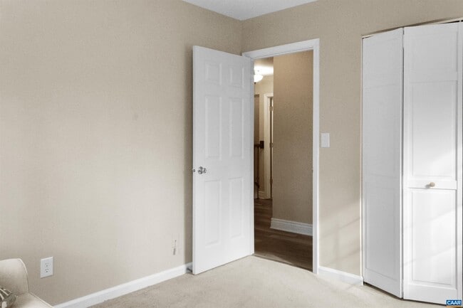 Building Photo - 118 Woodlake Dr