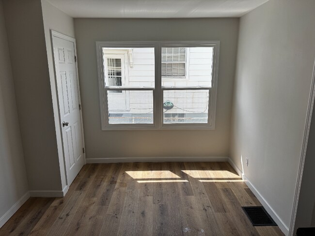 Building Photo - 1024 Cherry Dr