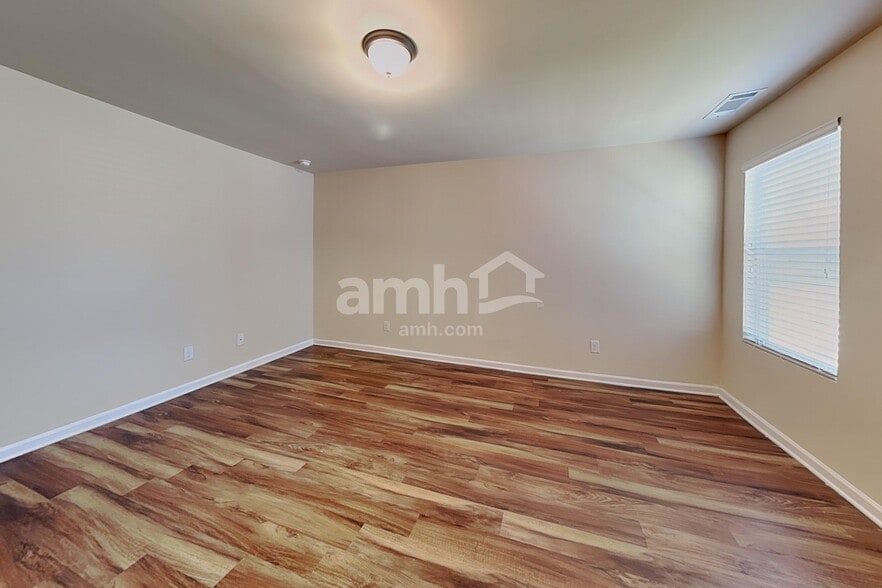 Building Photo - 223 Maxton Ave
