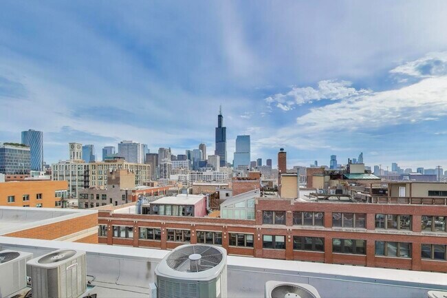 Building Photo - 933 W Van Buren St