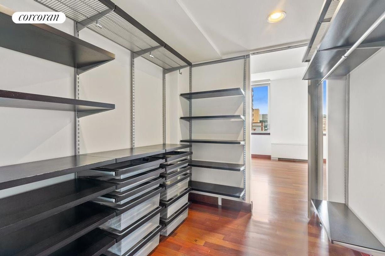 Building Photo - 305 E 63rd St