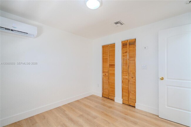 Building Photo - 27 SW 55th Avenue Rd