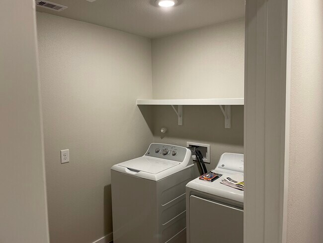 Building Photo - London Home