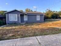 Building Photo - 235 Bee St