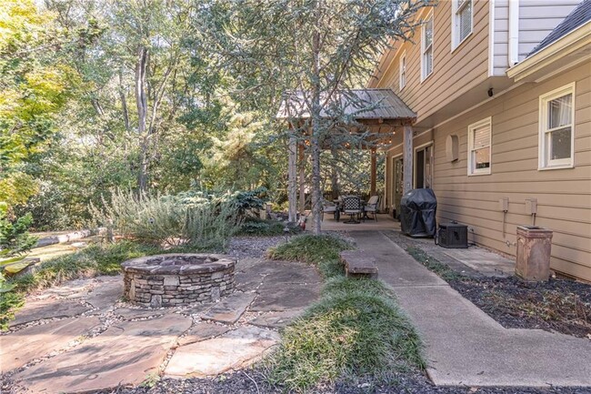 Building Photo - 310 Bent Grass Dr
