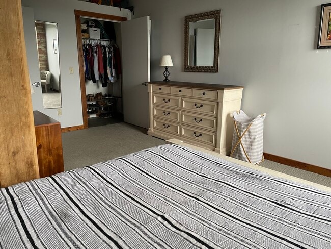 Building Photo - 940 Monroe Ave NW