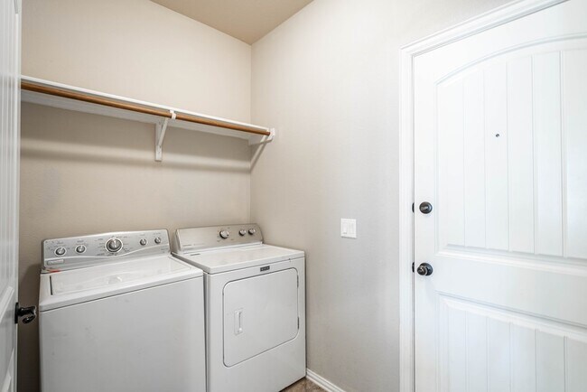 Building Photo - 6969 King Ranch Rd