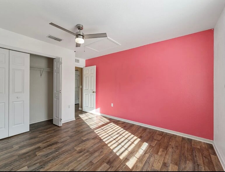 Building Photo - 6930 Bahia Rd