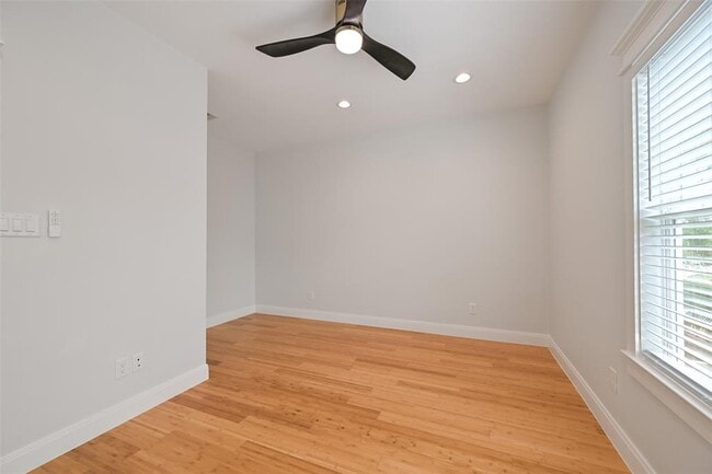Building Photo - 1207 32nd St