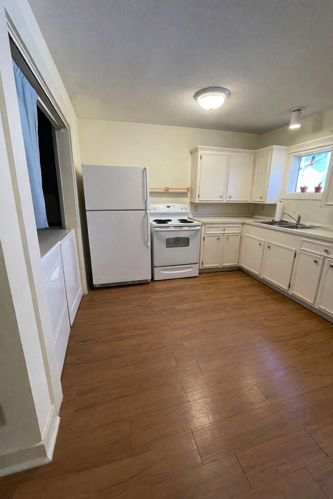 Building Photo - 4213 Avenue C