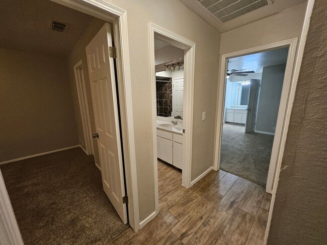 Building Photo - Beautiful 3 bed 2 bath house, Ready for Re...