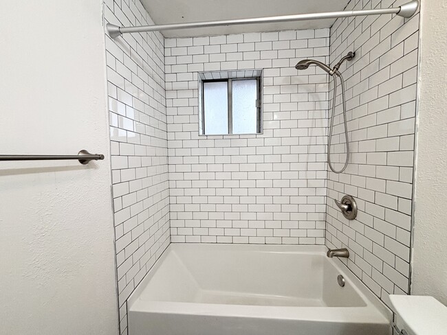 Building Photo - 436-436 S 800 W