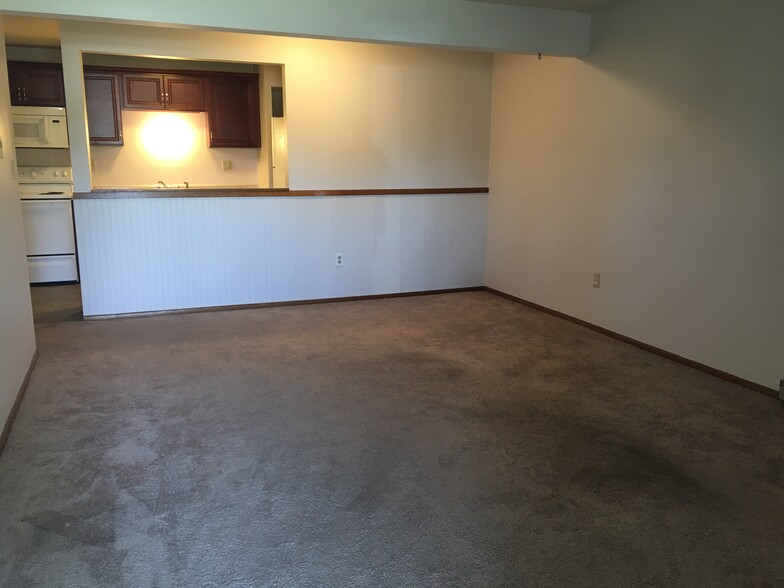 Building Photo - 1657 S Carriage Ln