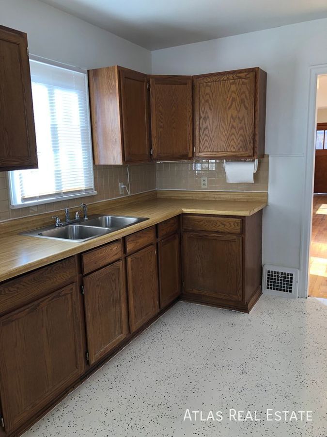 Building Photo - 1990 S Huron St