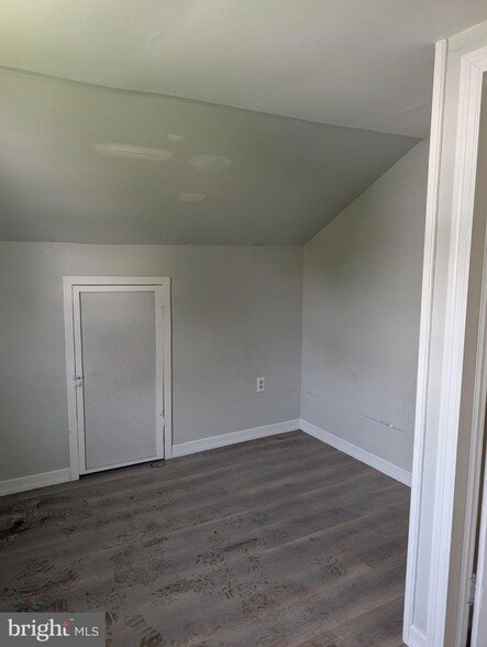 Building Photo - 411 E Cherry St