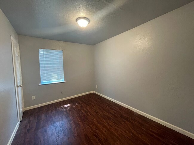 Building Photo - 4 Bed / 2 Bath Home in Historic Southside ...