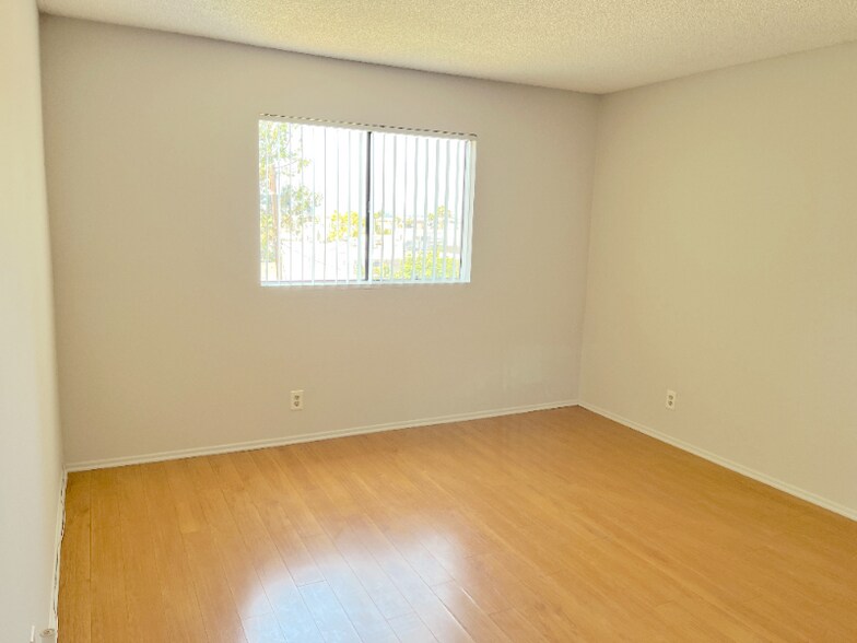 Building Photo - 430 E San Jose Ave