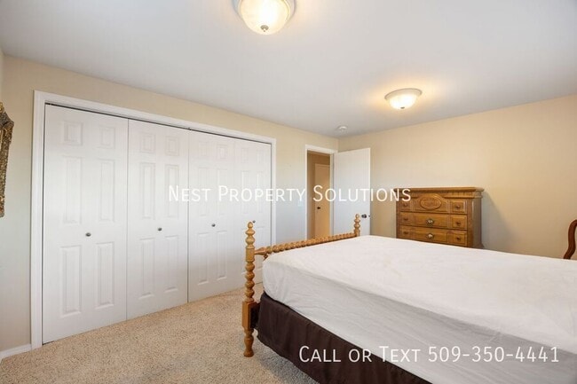 Building Photo - 1227 Fairway Dr NE