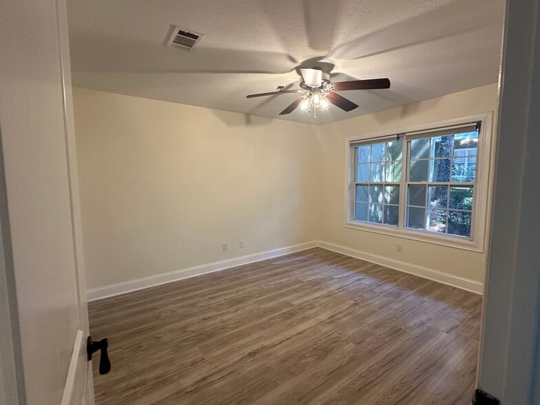 Building Photo - 2030 River Heights Walk SE