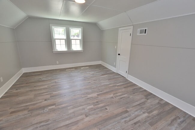 Building Photo - 523 N Daughtry St