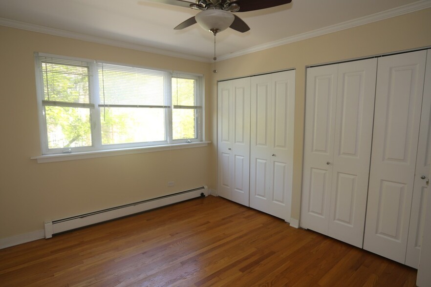 Building Photo - 628 W Wrightwood Ave