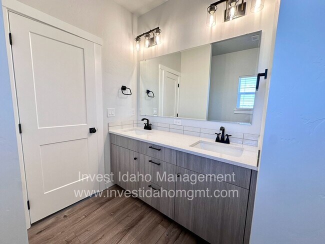 Building Photo - Prioritize comfortable living in this CBH home built in 2024!