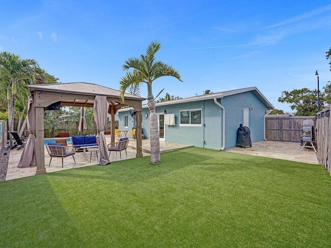 Building Photo - 2750 NE 10th Ave